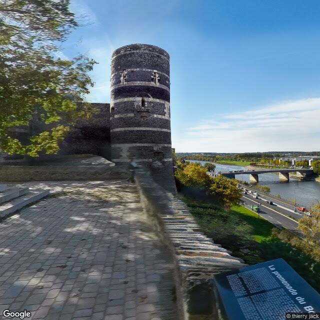 PogoMap.Info - Pokestop - Remparts Et Douves Du Château